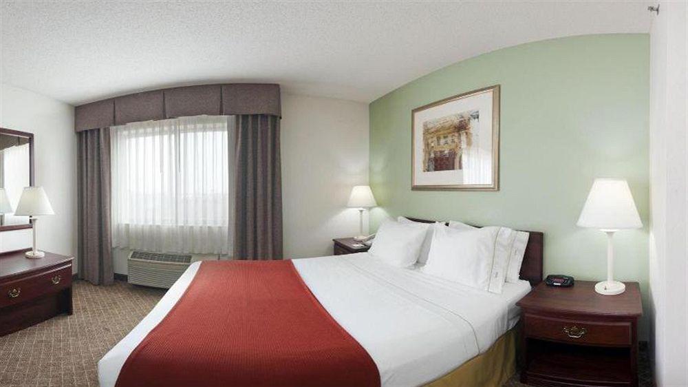 Holiday Inn Express Hotel & Suites St. Paul - Woodbury By Ihg Exterior photo