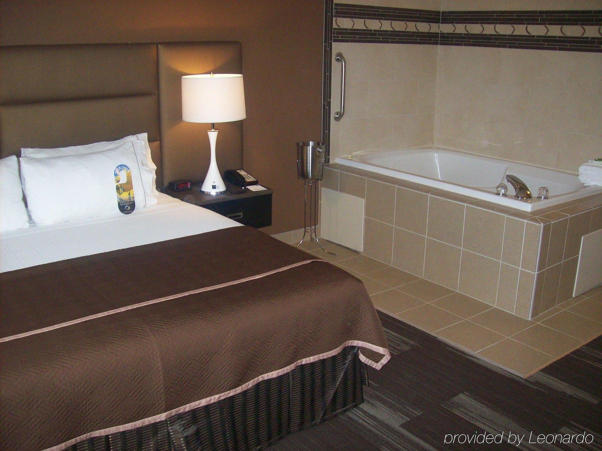Holiday Inn Express Hotel & Suites St. Paul - Woodbury By Ihg Exterior photo